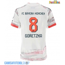 Camisa de time de futebol Bayern Munich Leon Goretzka #8 Replicas 2º Equipamento Feminina 2025-26 Manga Curta